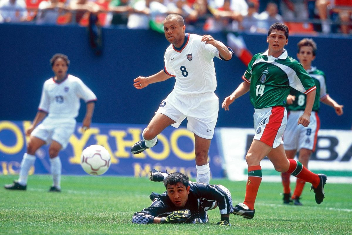2000-USA-home-uniform-Earnie-Stewart-01065203.jpg